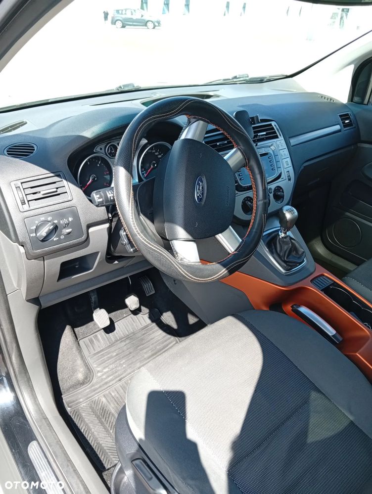 Ford Kuga - 10
