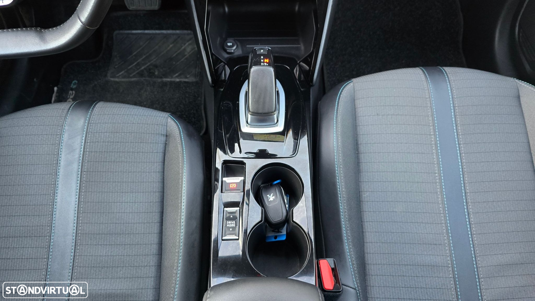 Peugeot e-208 Allure - 40