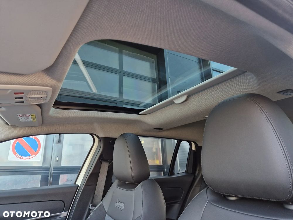 Jeep Avenger 1.2 T3 mHEV Summit FWD eDCT6 - 27