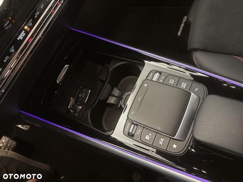 Mercedes-Benz GLB 200 AMG Line 7G-DCT - 17