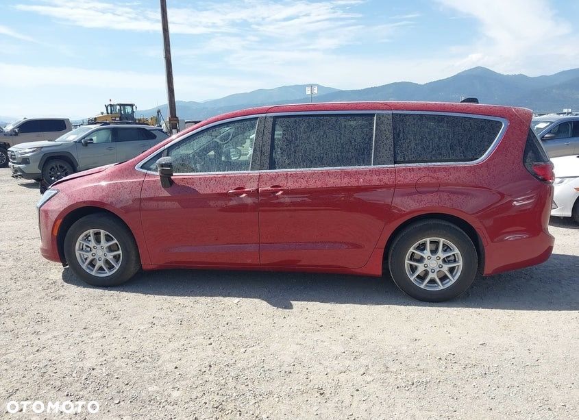 Chrysler Pacifica - 23