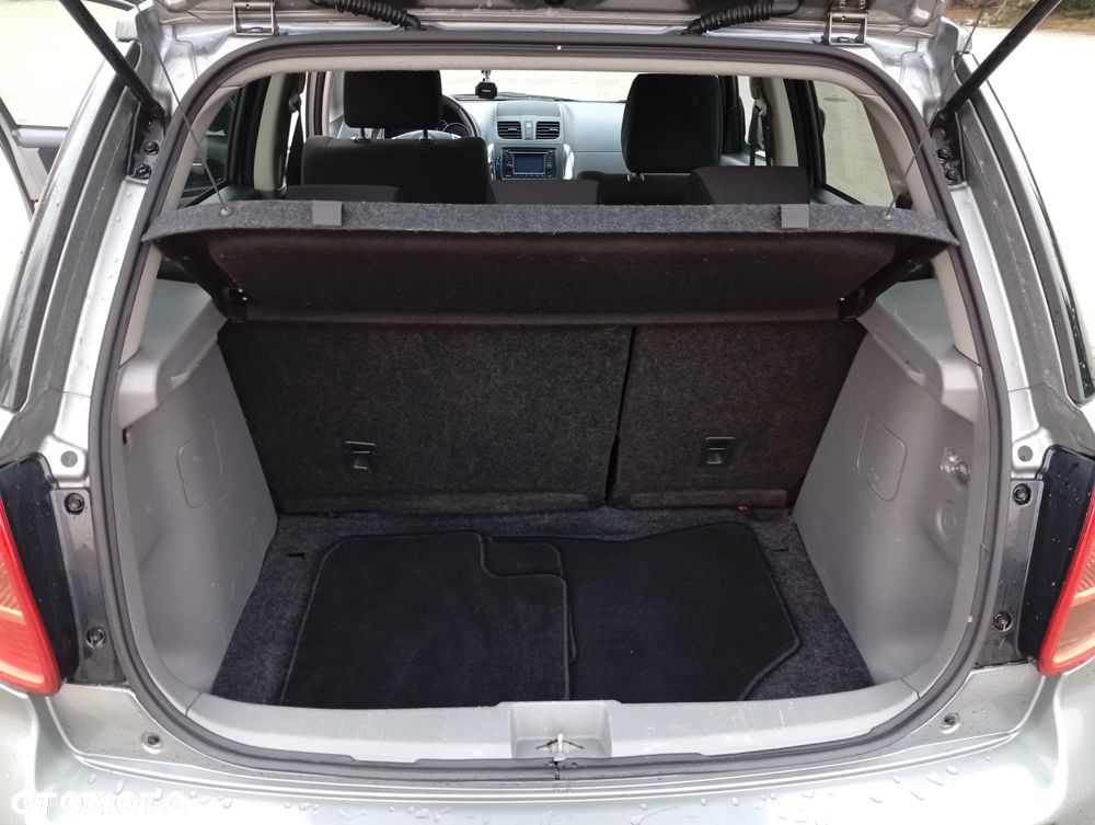 Suzuki SX4 2.0 DDiS 4x2 Style - 8