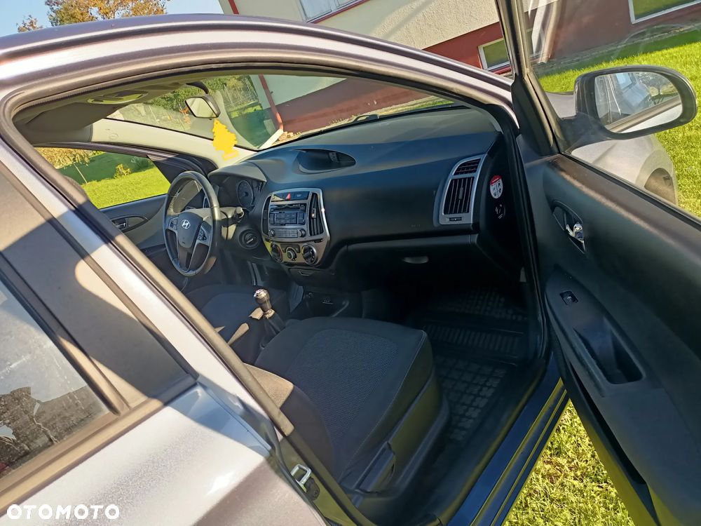 Hyundai i20 - 18