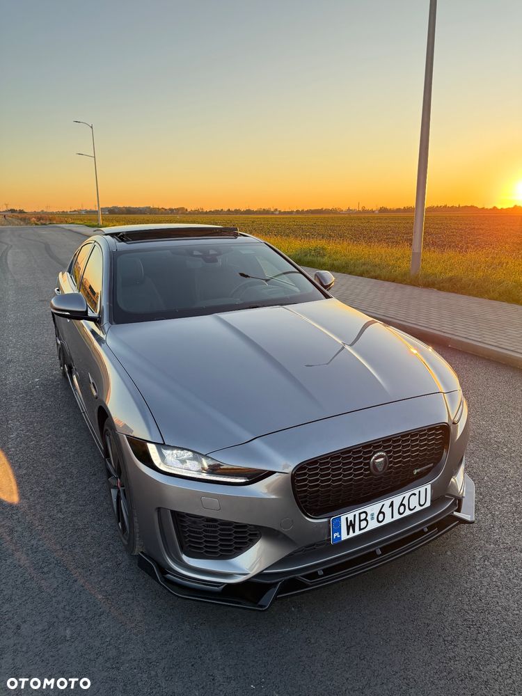 Jaguar XE 2.0 P300 AWD R-Dynamic HSE - 11
