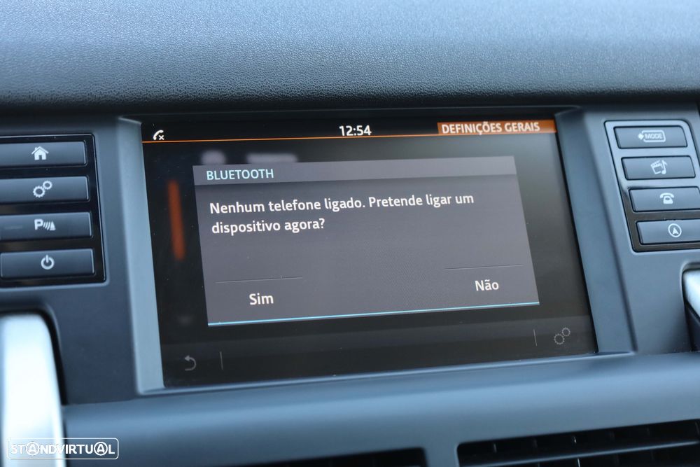 Land Rover Discovery Sport 2.0 TD4 HSE Auto - 36