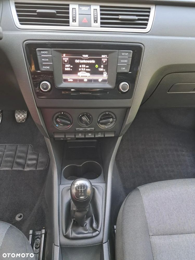 Skoda RAPID 1.2 TSI Active - 23