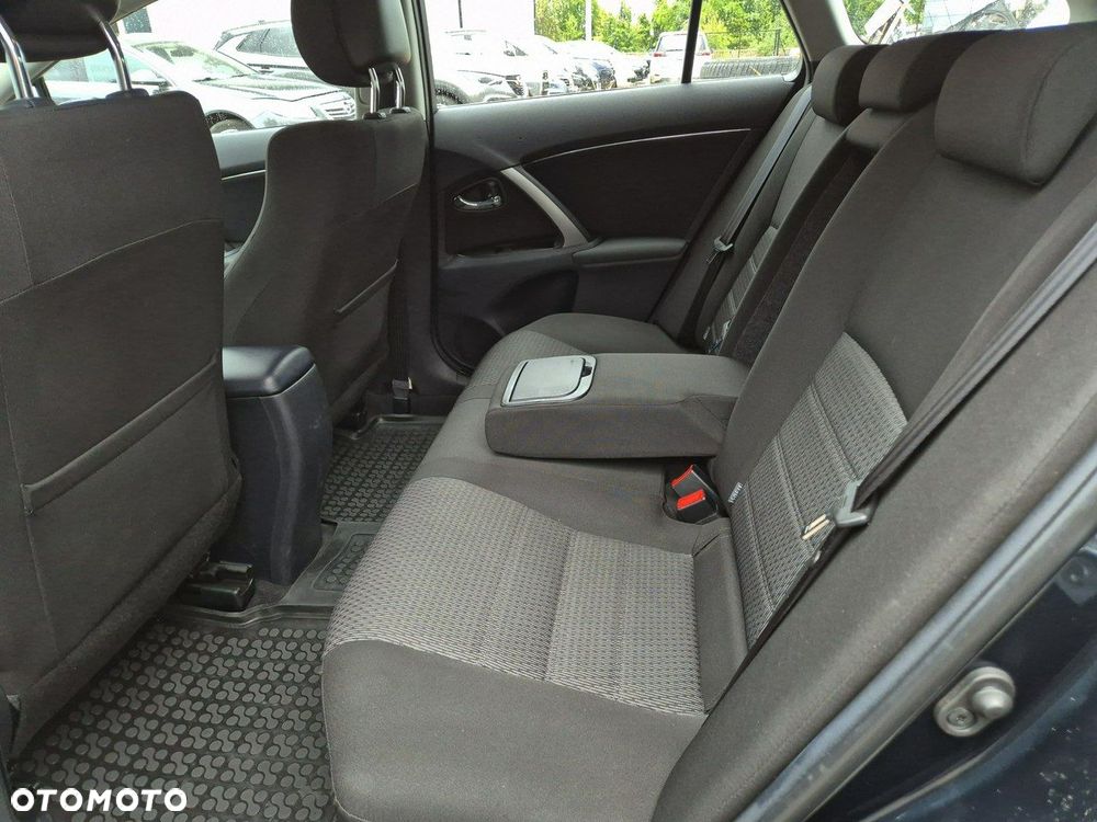 Toyota Avensis - 20