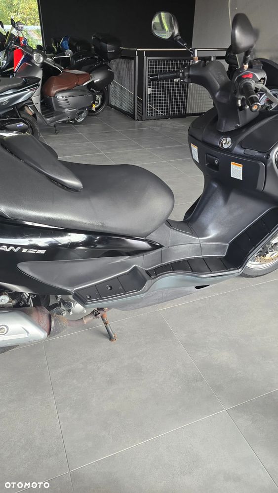 Suzuki Burgman - 22