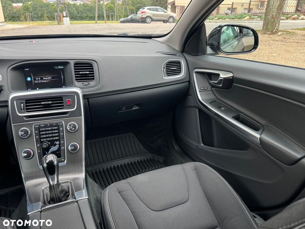Volvo V60 Cross Country D3 Drive-E Momentum - 21