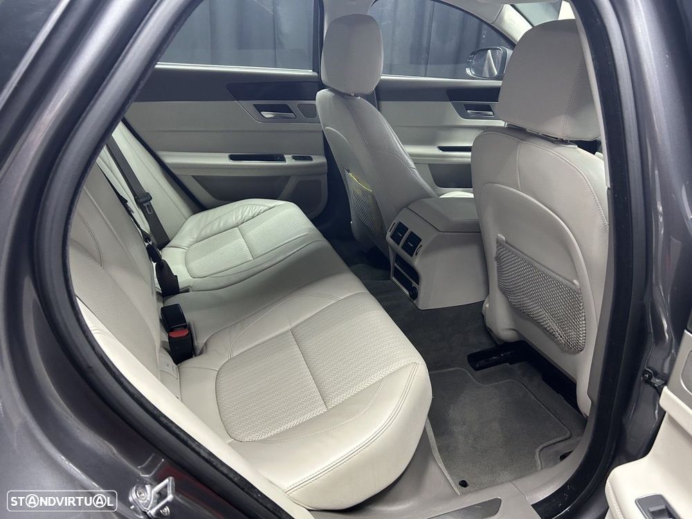 Jaguar XF 2.0 D Prestige Aut. - 12