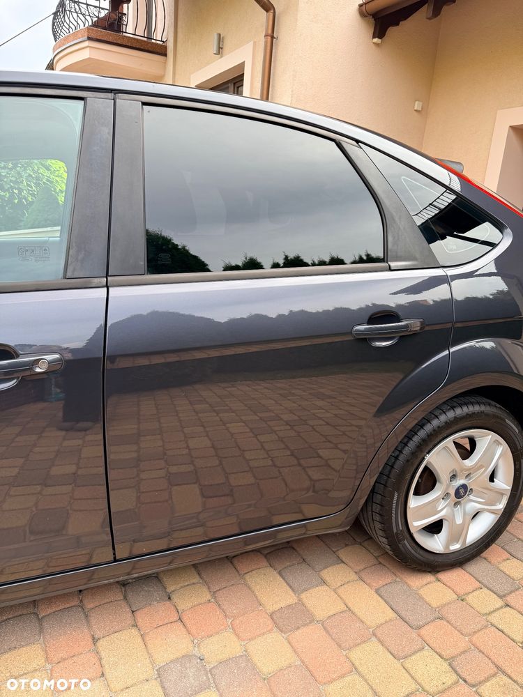 Ford Focus 1.6 16V Trend - 14