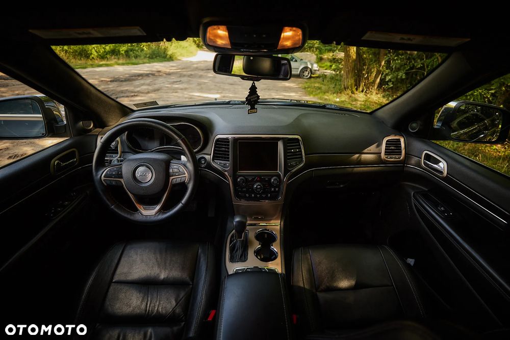 Jeep Grand Cherokee - 16