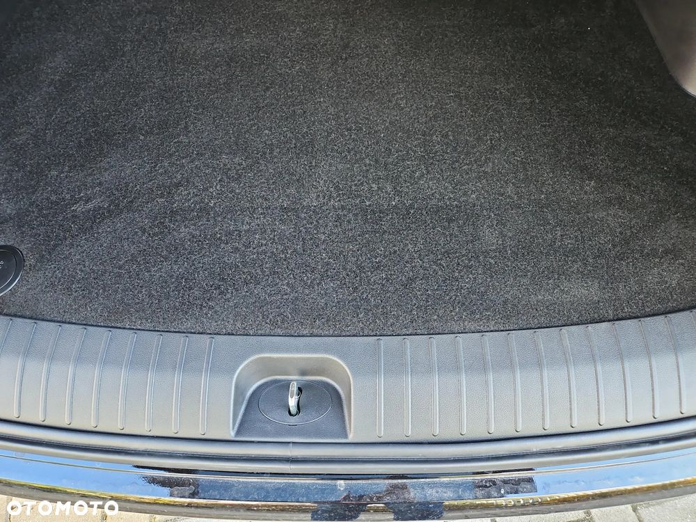 Hyundai Staria 1.6 T-GDI HEV Smart VIP - 17