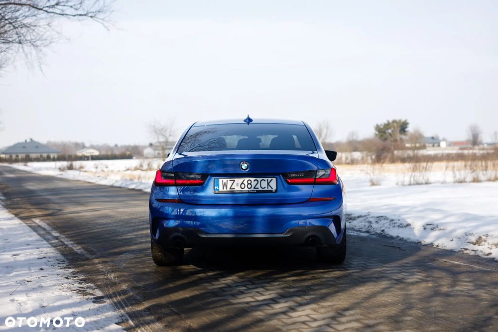 BMW Seria 3 318d M Sport Shadow - 12