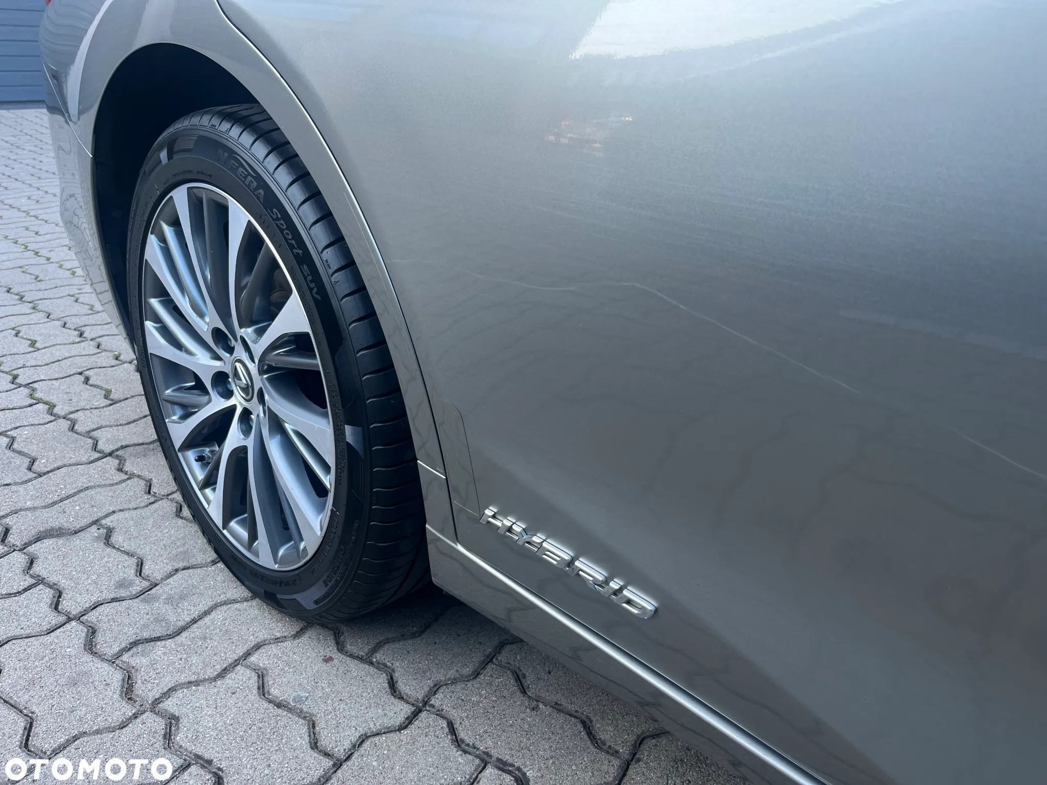 Lexus ES 300h Business Edition - 16