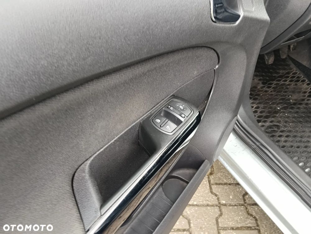 Opel Corsa 1.2 16V Essentia - 20