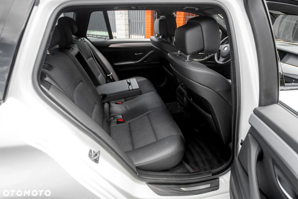 BMW Seria 5 525d xDrive Sport-Aut Modern Line - 21