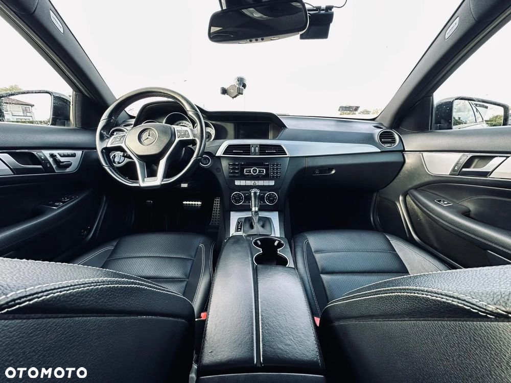 Mercedes-Benz Klasa C 250 CGI BlueEff Sport - 23