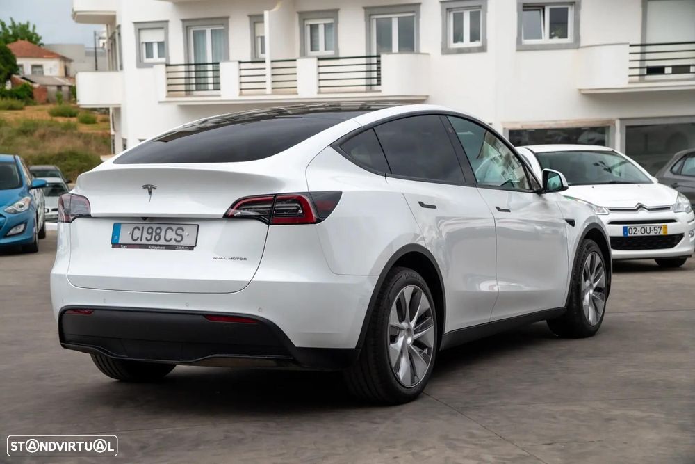 Tesla Model Y Long Range Dual Motor AWD - 23