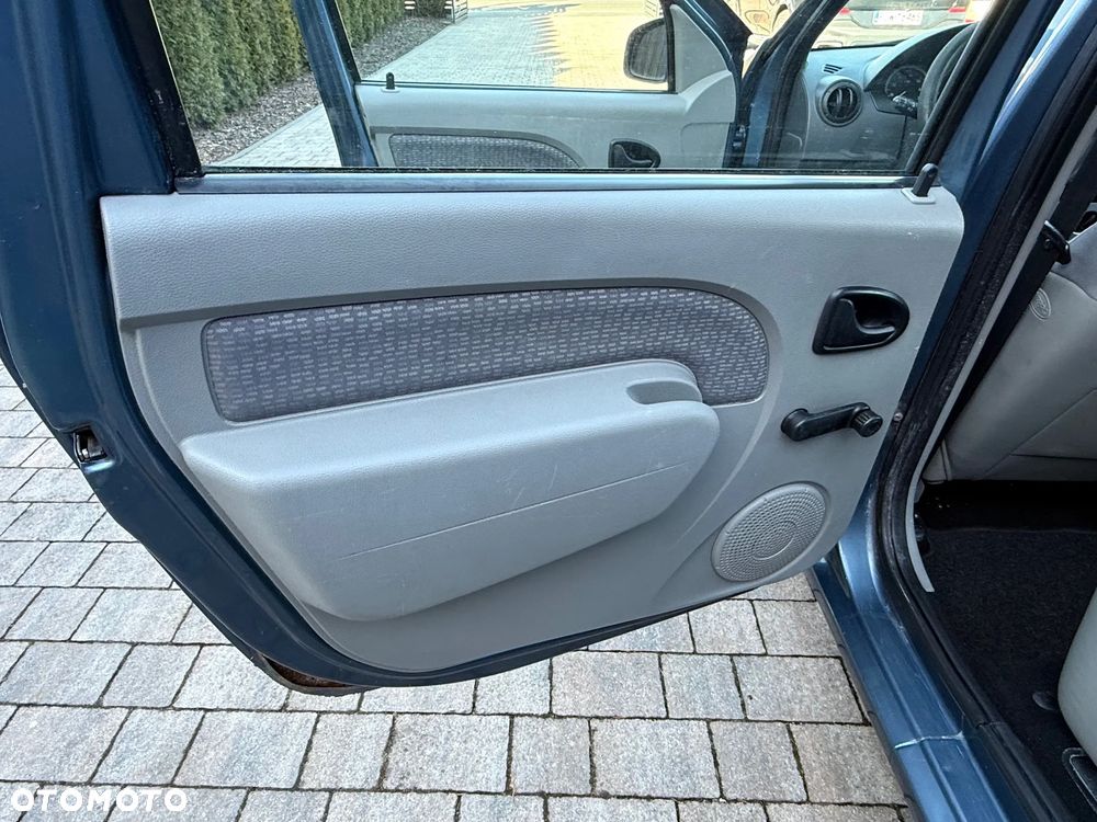 Dacia Logan 1.6 16V Laureate Euro5 - 15