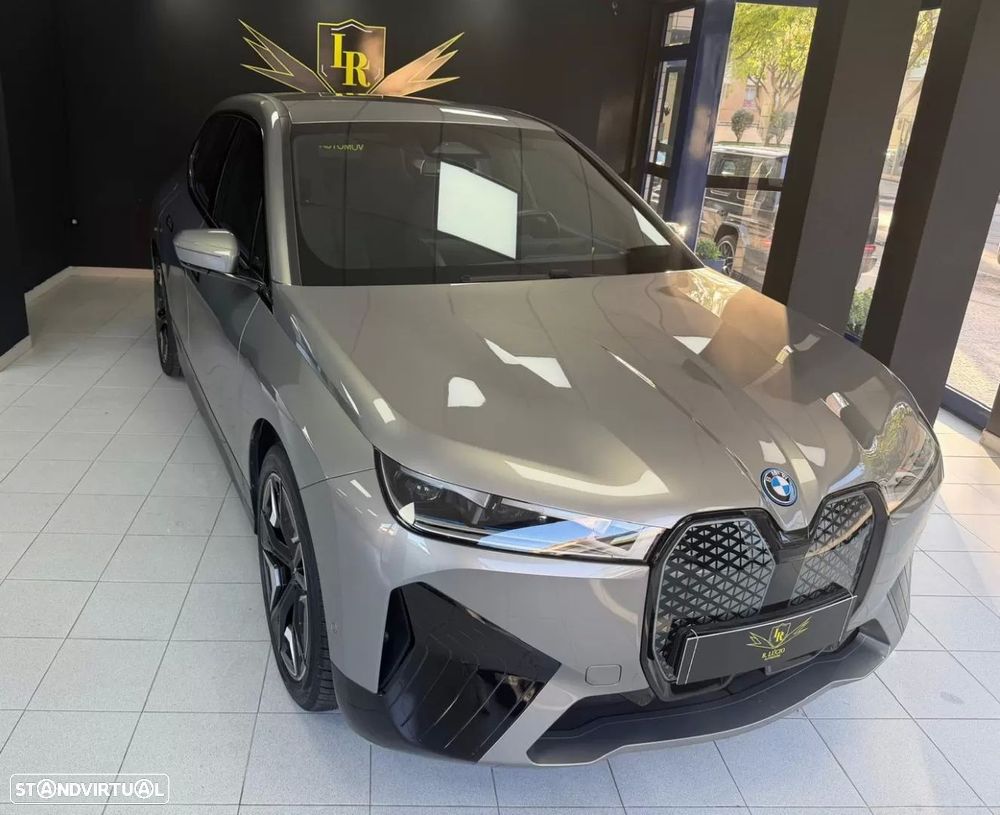 BMW iX xDrive 40 Pack Desportivo - 43