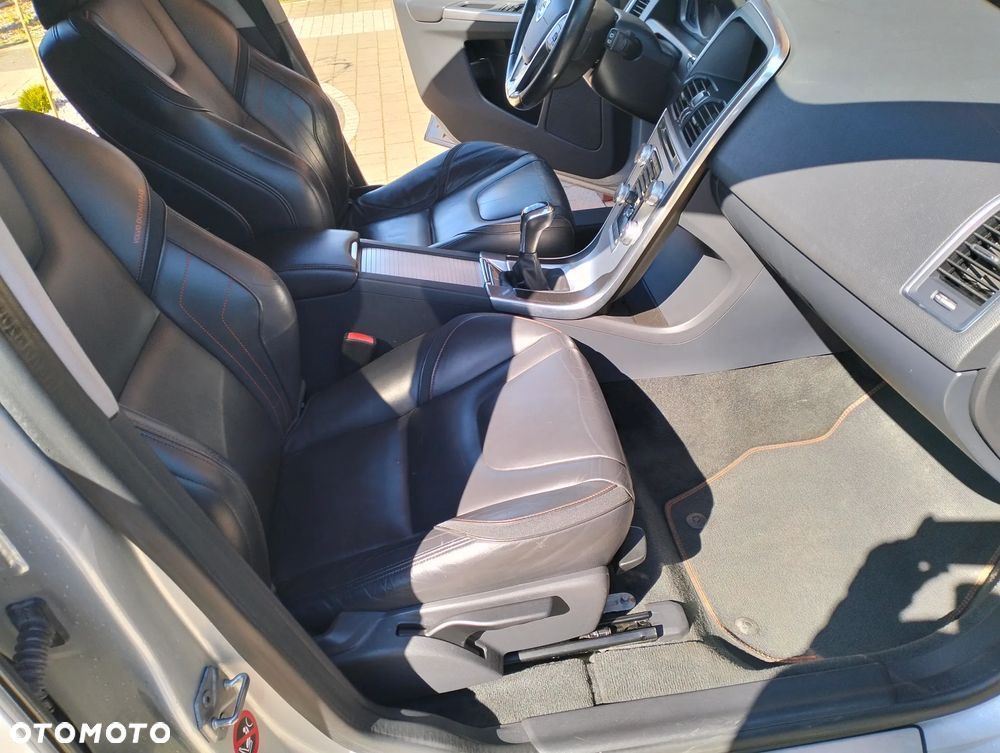 Volvo XC 60 D4 Drive-E Ocean Race - 3