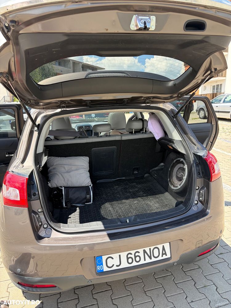Peugeot 4008 - 5