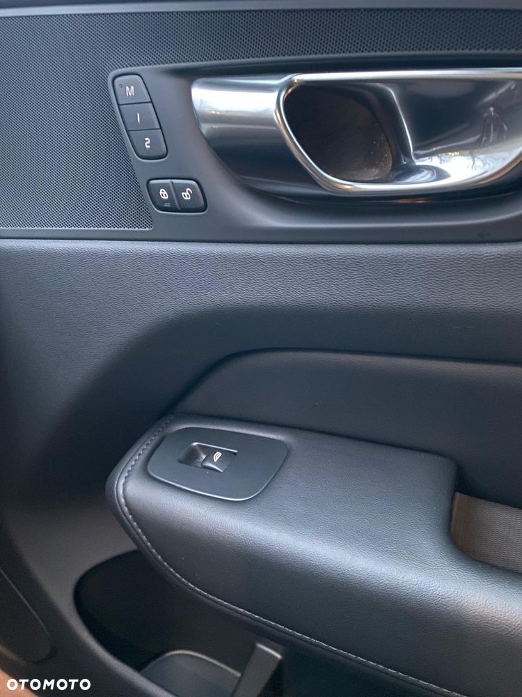 Volvo XC 60 B4 D Ultimate Dark - 16