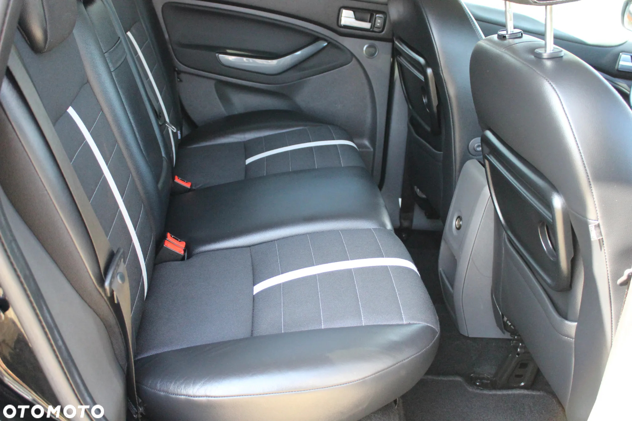 Ford Kuga 2.0 TDCi 4x4 Titanium - 23