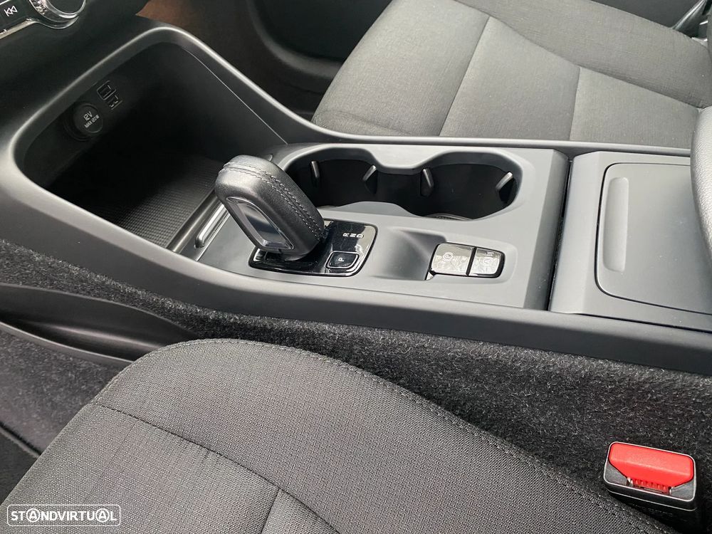 Volvo XC 40 2.0 D3 Momentum Plus Geartronic - 28