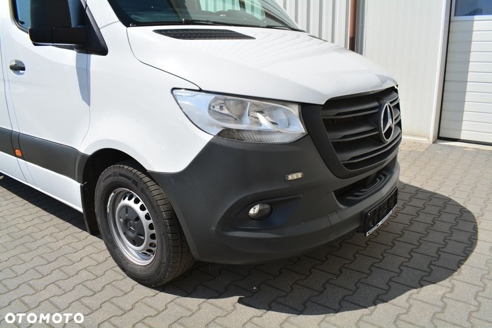 Mercedes-Benz Sprinter 907 319 CDI - 11