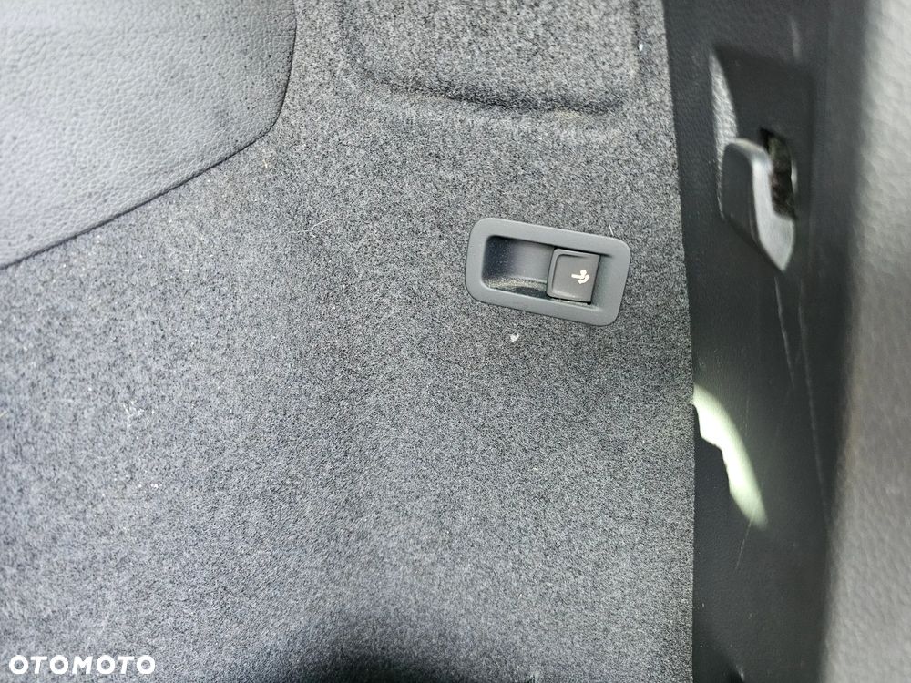 Skoda Karoq 2.0 TDI SCR 4x4 DSG Sportline - 29