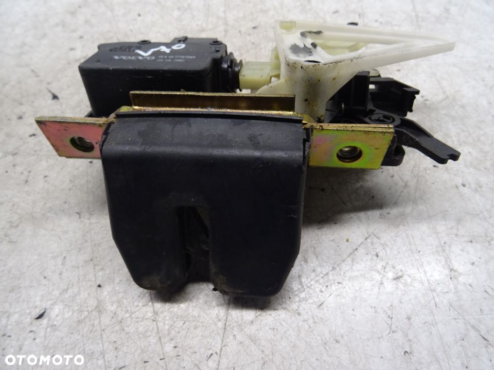 VOLVO V70 II 2.5T 00-04 ZAMEK KLAPY BAGAŻNIKA