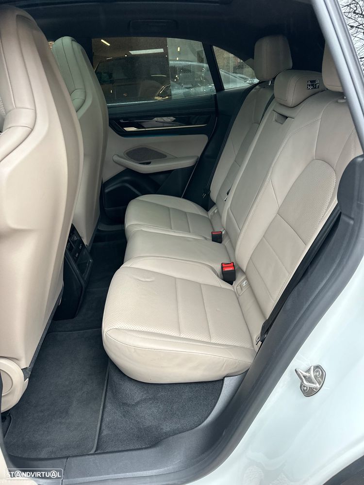 Porsche Macan Electric 4 - 15