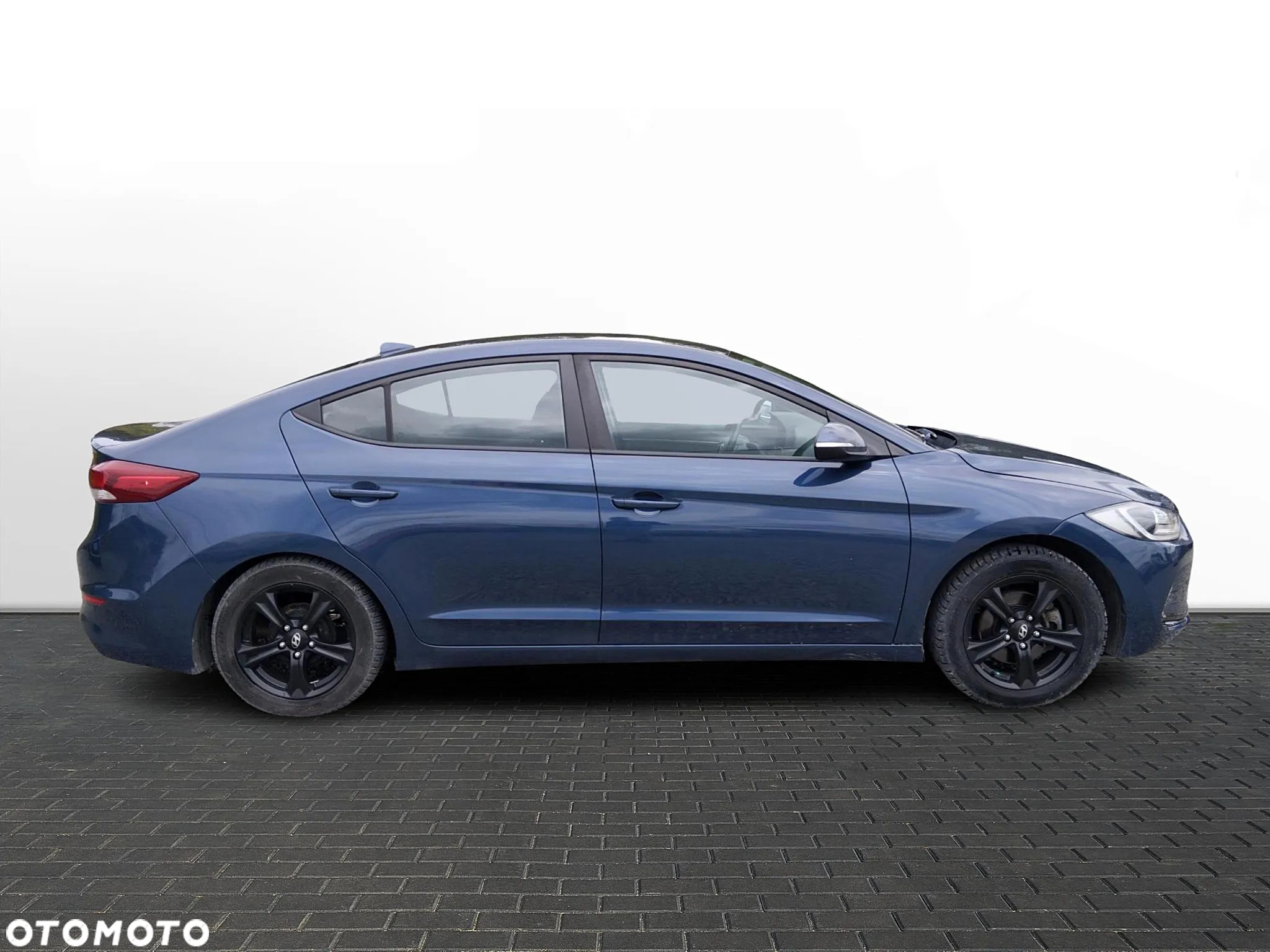 Hyundai Elantra - 4