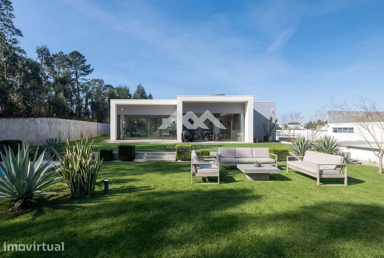Moradia T4 | Térrea | 4 Frentes | Piscina | Jardim | Garagem 3 carros - Grande imagem: 2/60