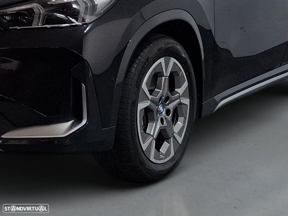 BMW iX1 eDrive20 — photo 4