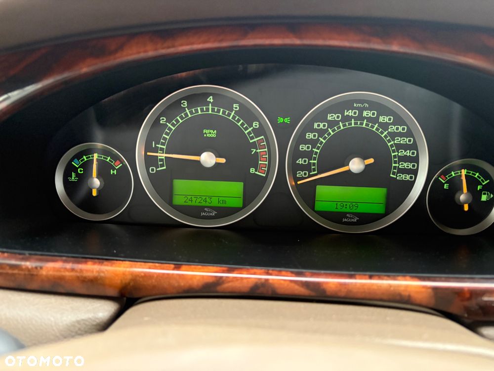 Jaguar S-Type 4.2 V8 - 3