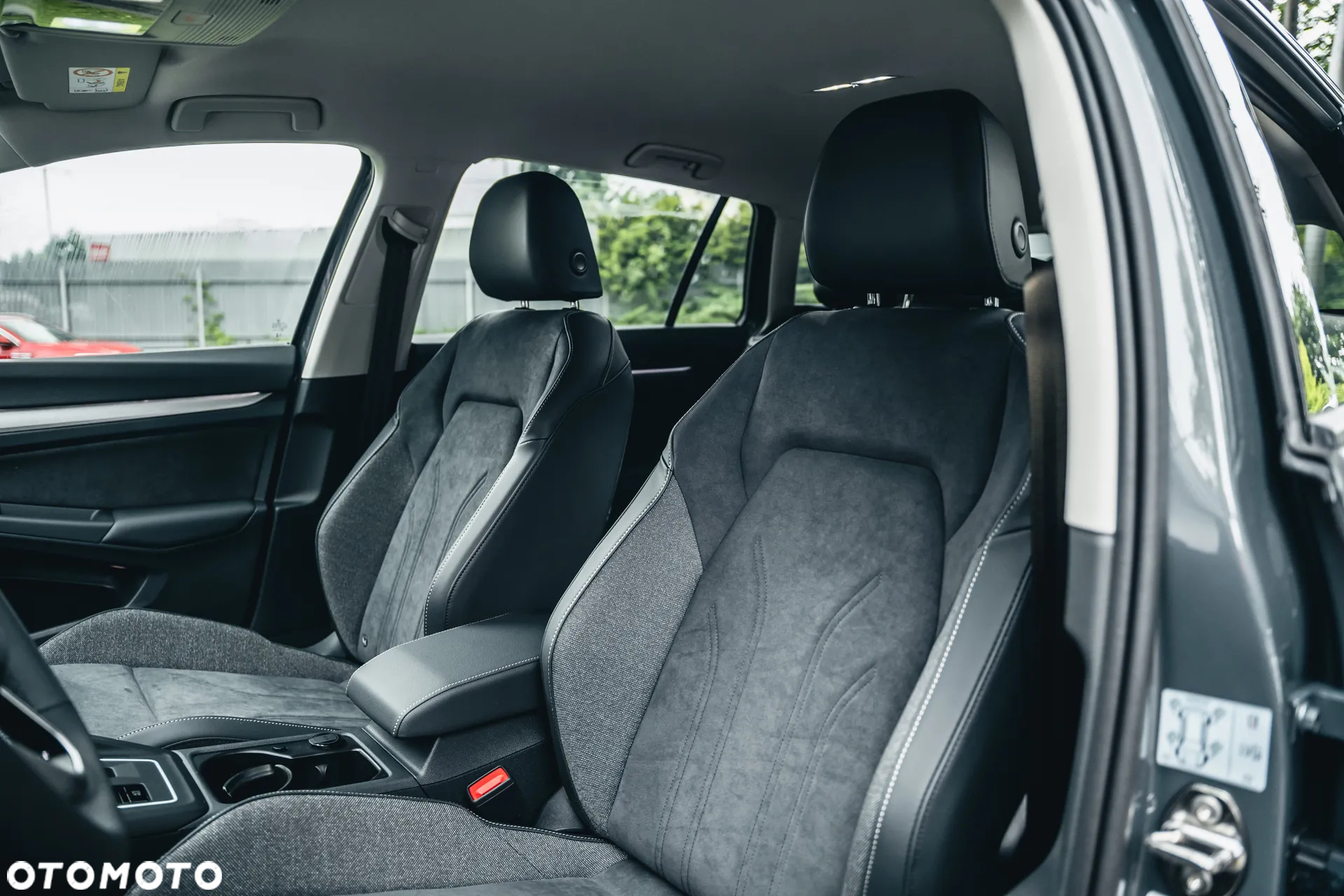 Volkswagen Golf VIII 2.0 TDI Life Plus DSG - 22