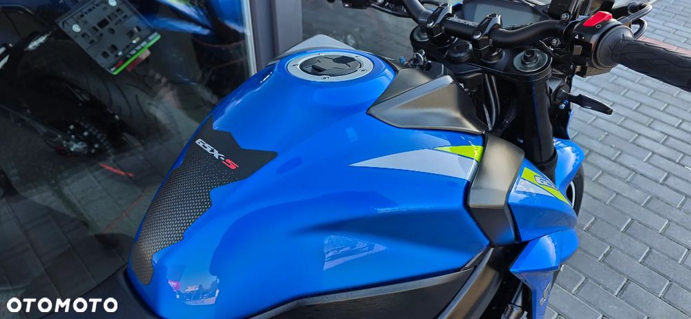 Suzuki GSX - 11