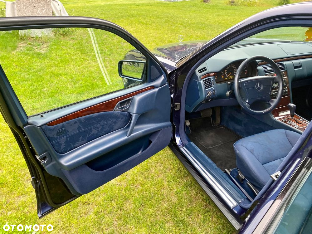 Mercedes-Benz Klasa E 320 Elegance - 4