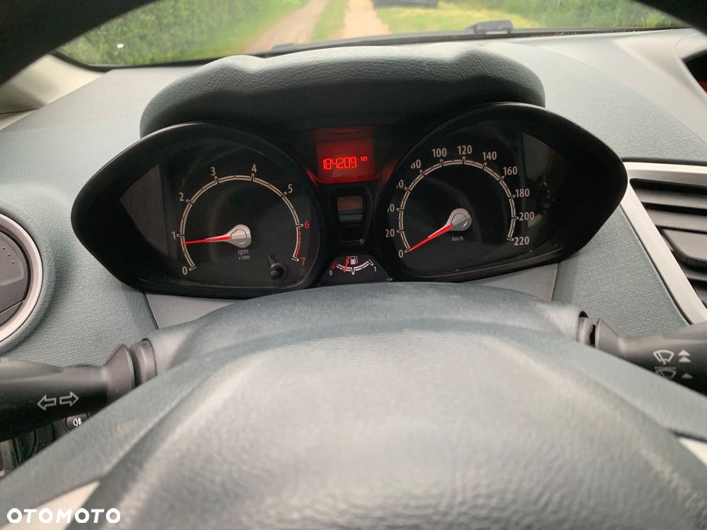 Ford Fiesta 1.25 Ambiente EU5 - 14