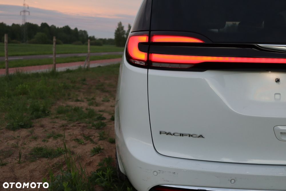 Chrysler Pacifica - 9