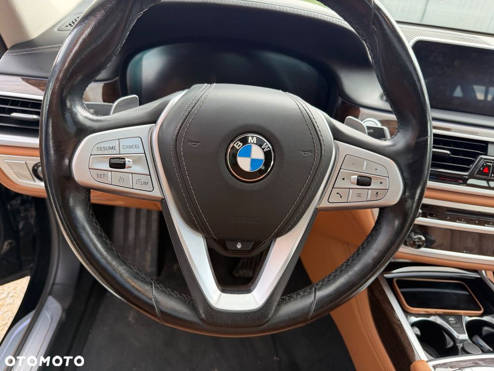 BMW Seria 7 750Li xDrive - 9