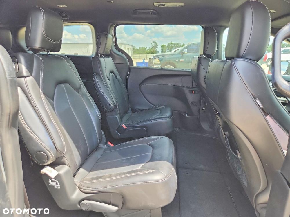 Chrysler Pacifica - 10
