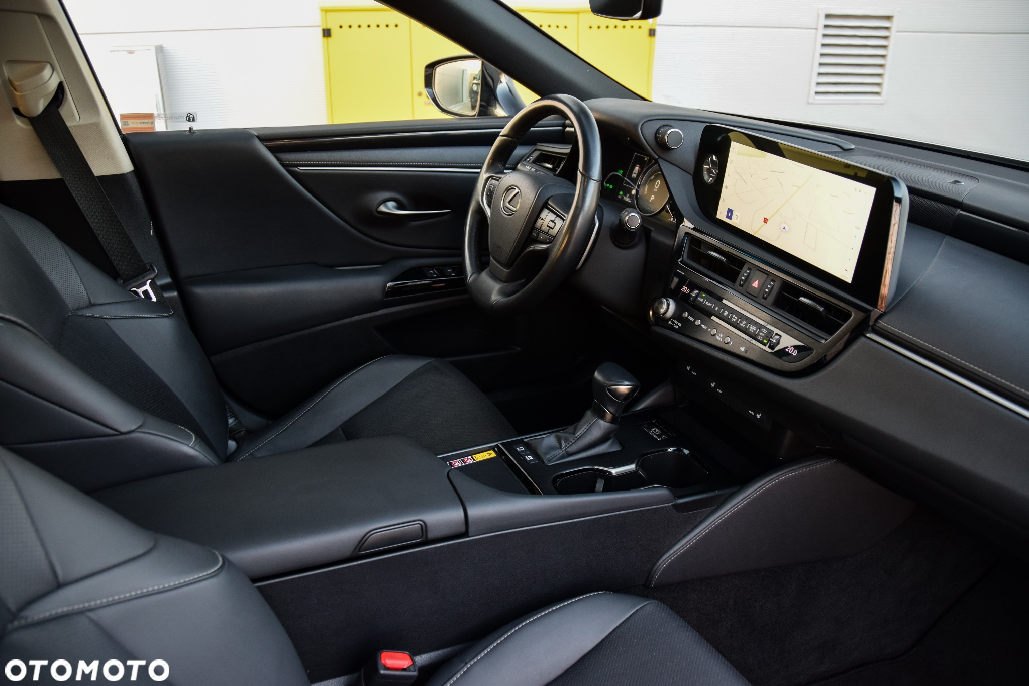 Lexus ES 300h Business Edition - 4
