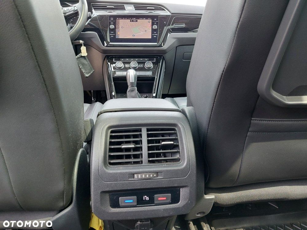 Volkswagen Touran - 28