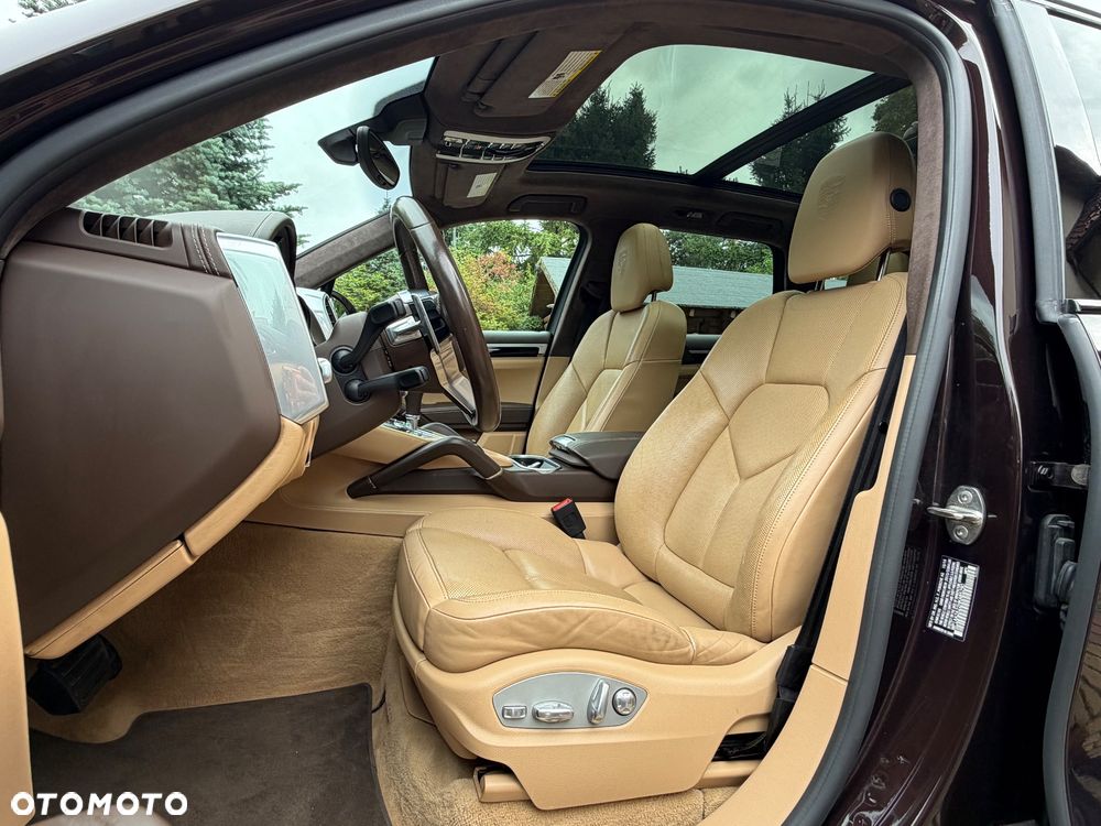 Porsche Cayenne Platinum Edition - 18