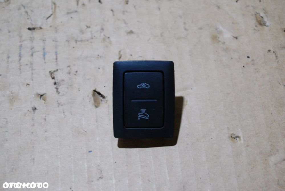 PRZYCISK PRZEŁĄCZNIK ALARMU 1K0962109 VW GOLF V - 2