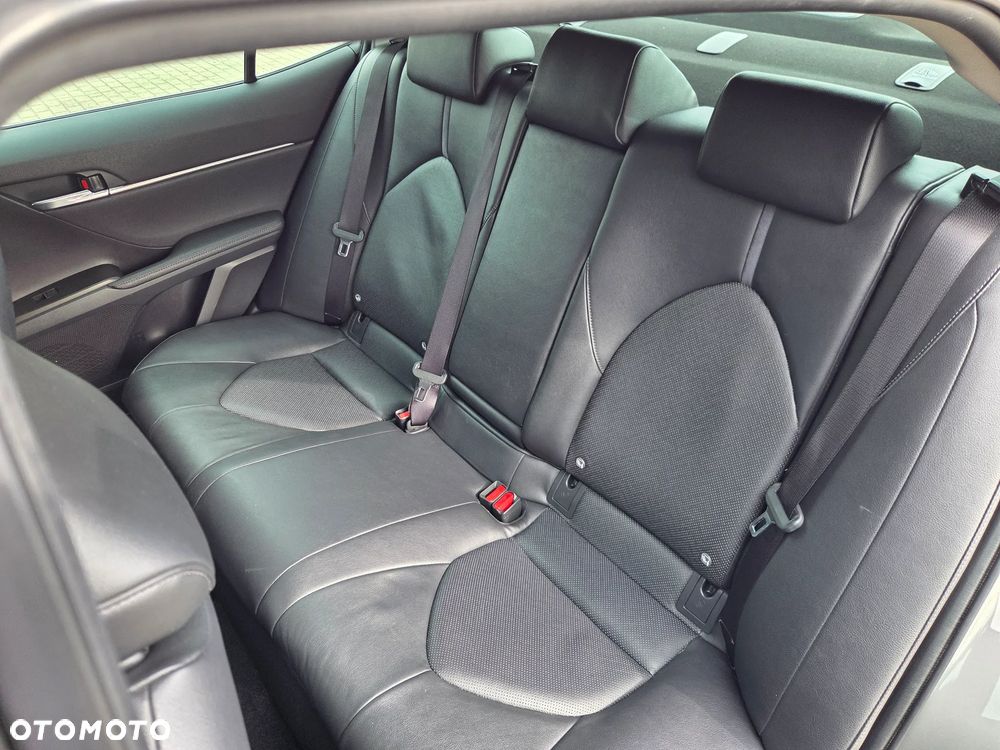 Toyota Camry 2.5 Hybrid Executive CVT - 16